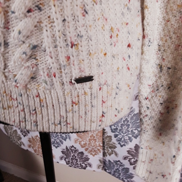 HOLLISTER CABLE KNIT CHUNKY SWEATER - Picture 7 of 8